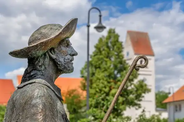 Pilgerstatue Kirche St. Jakob Germering